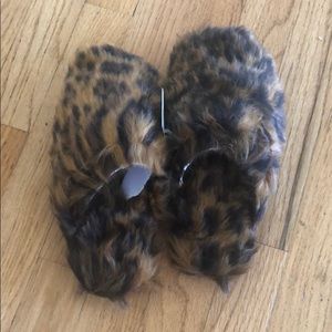 Jcrew leopard faux fur slippers size XS